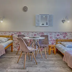 https://dom-pod-wedrownym-aniolem.szklarskaporebahotels.net